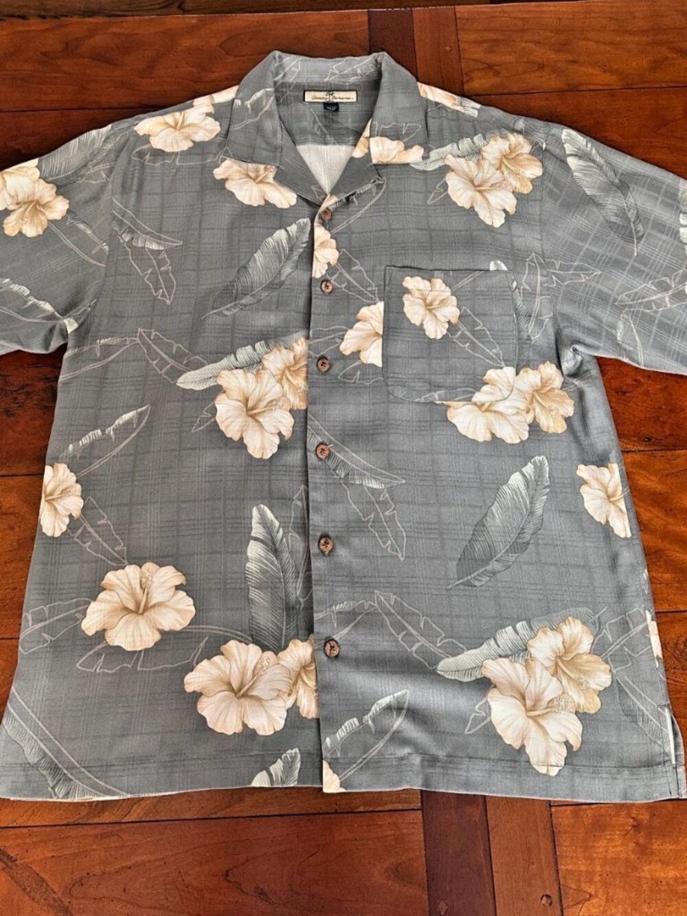 Tommy Bahama 100% Silk Hawaiian Shirt Men's Large Tropical Floral Print Resort